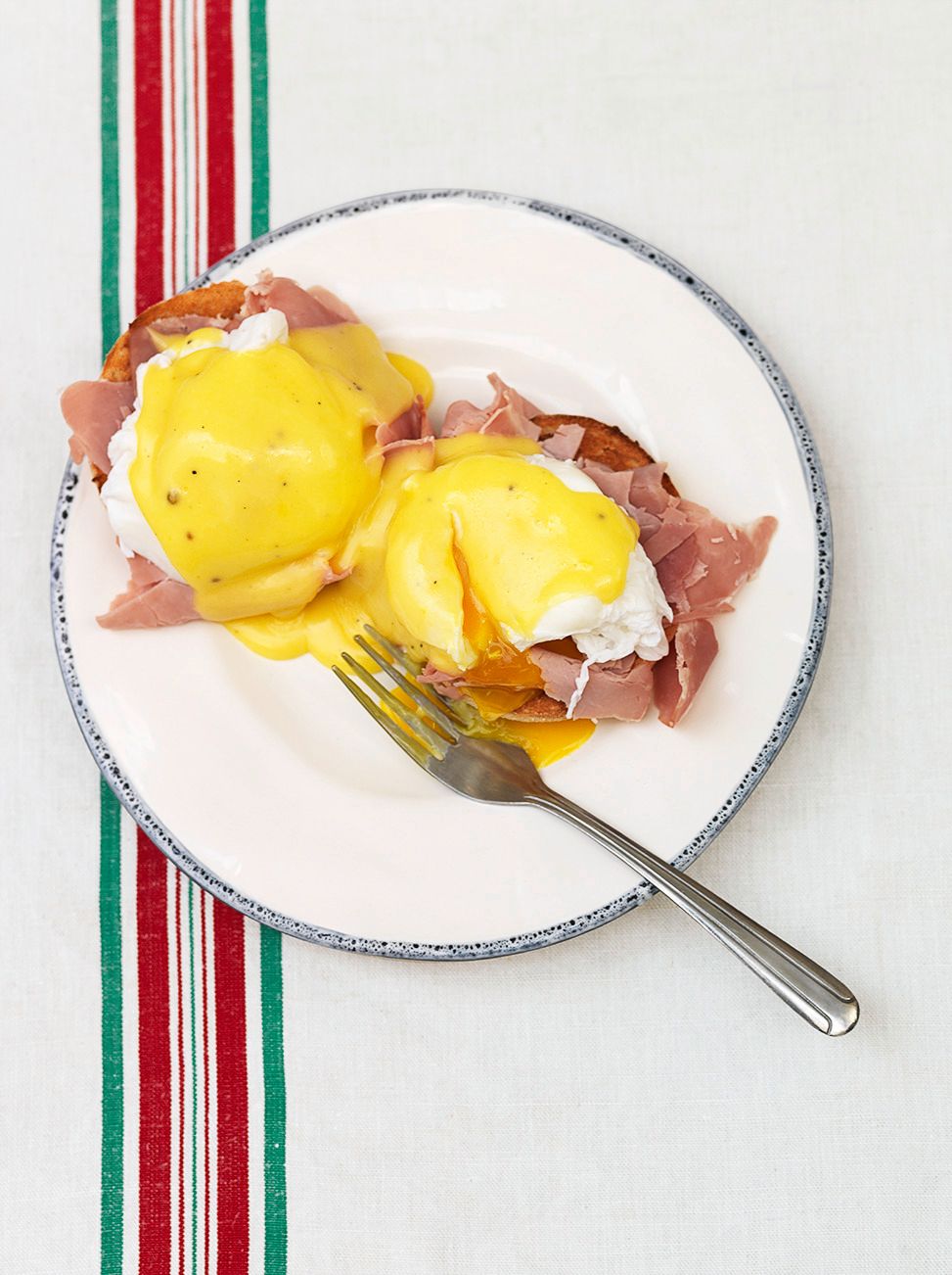 Classic Hollandaise: Elevate Brunch & Seafood with This Sauce
